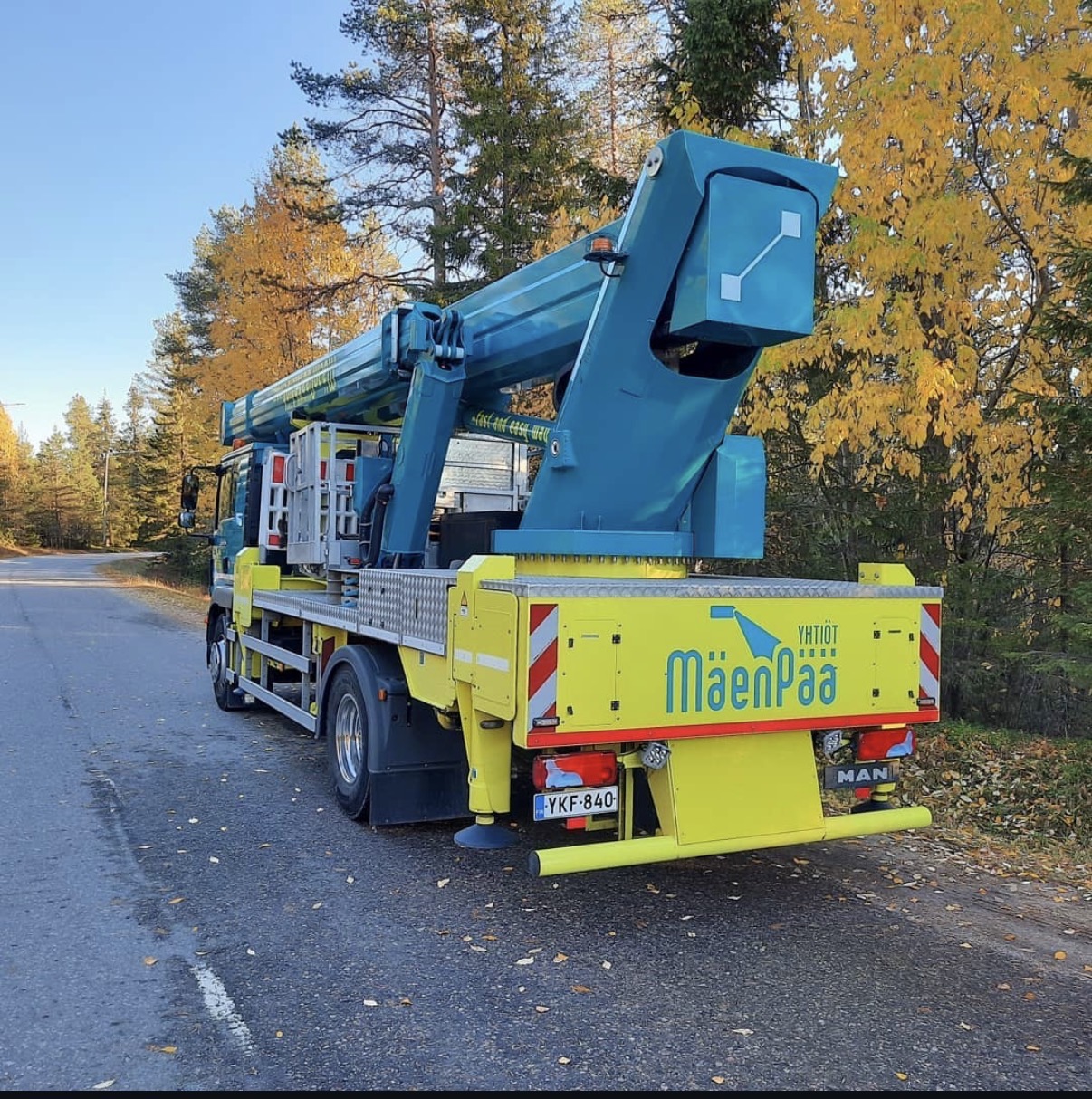 Mäenpääyhtiöt Oy nostolava-auto
